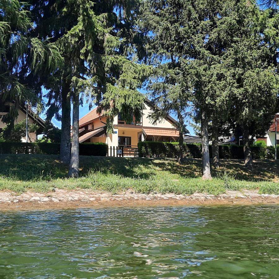Spacious Apartment "Ana" On Lake Sabljaci أوغولين المظهر الخارجي الصورة
